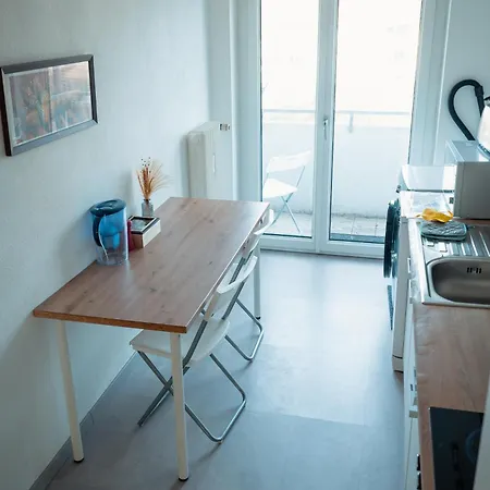 Homestay szállás N4 Centrally Located 3-room With Balcony Or Individual *